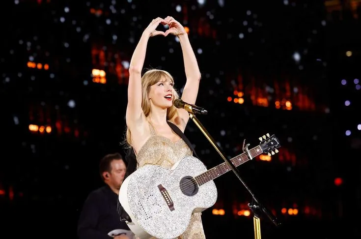 Taylor Swift scrie istorie în muzică: Noul single „I Knew It, I Knew You” a stabilit un record absolut de vânzări.